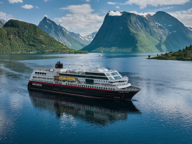 Vinn et cruise med hurtigruten