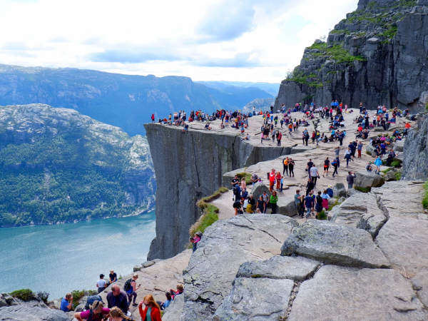 Vinn en tur til Preikestolen