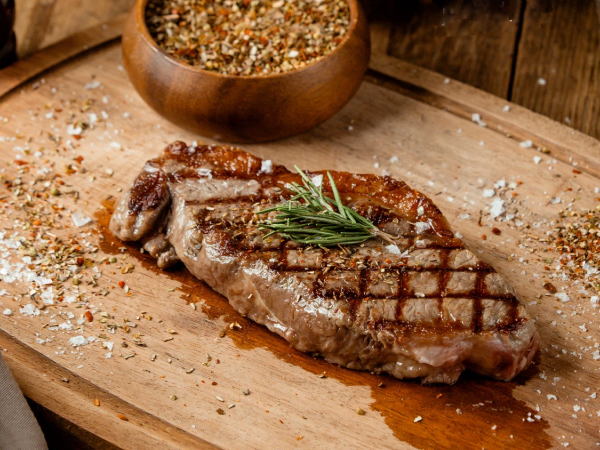 Vinn en Weber Q3000 Titanium gassgrill